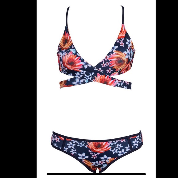 BRAND NEW Cupshe Floral Bikini! - Picture 1 of 3
